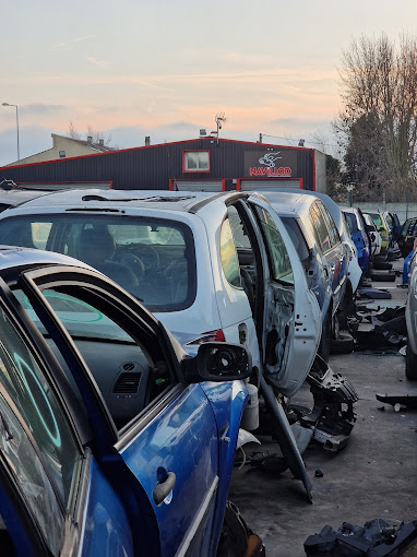 Aperçu des activités de la casse automobile NAVILLOD PERE ET FILS située à GOUSSAINVILLE (95190)